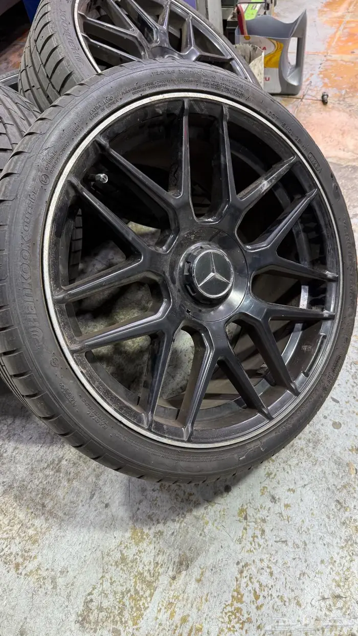جنوط مرسيدس c63 مع كفراتها شبه جديده 1