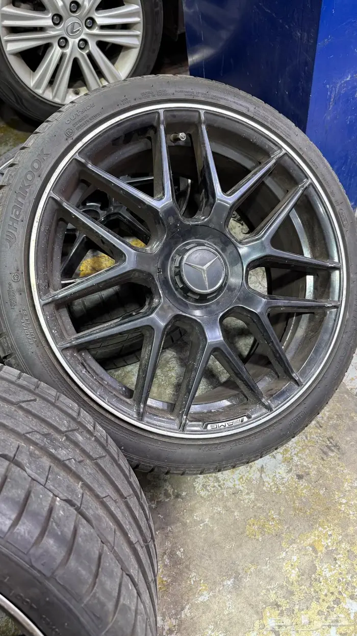 جنوط مرسيدس c63 مع كفراتها شبه جديده 2