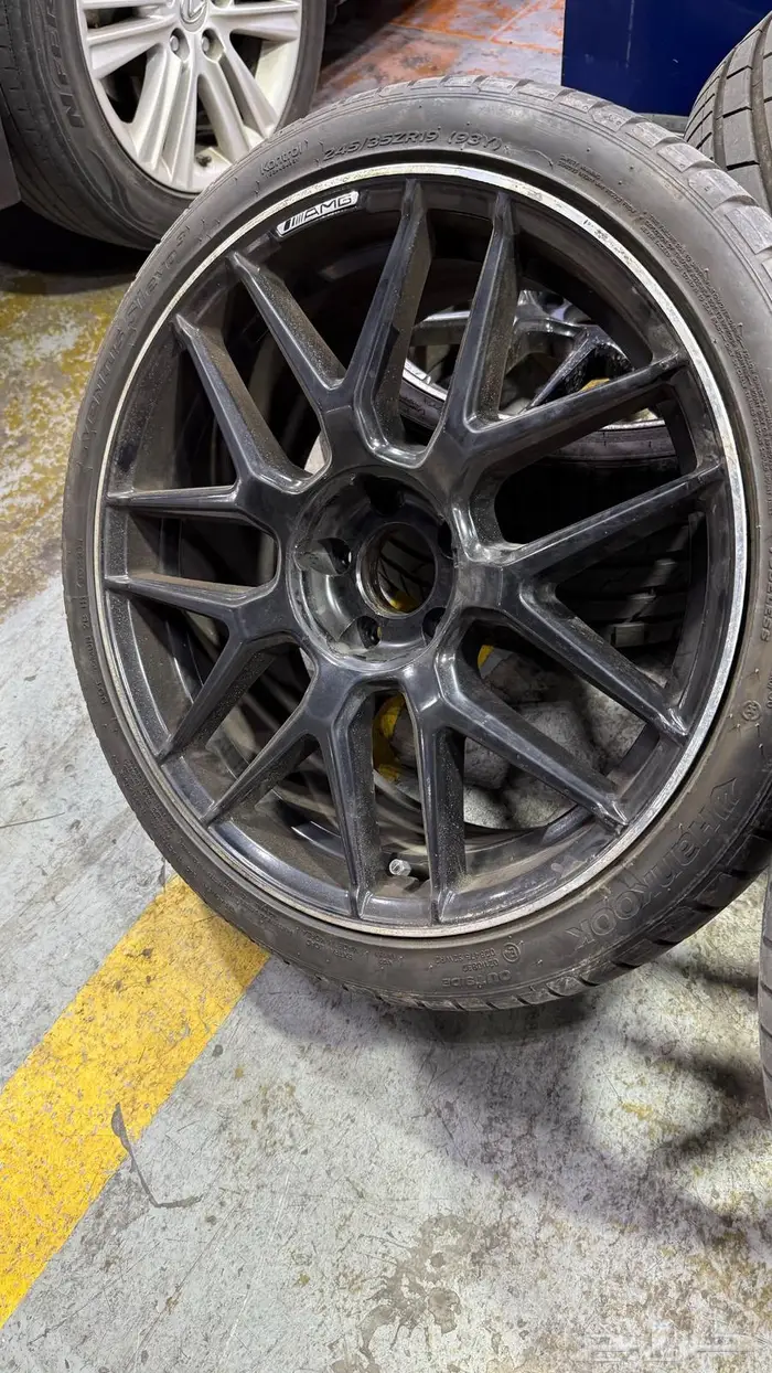جنوط مرسيدس c63 مع كفراتها شبه جديده 3