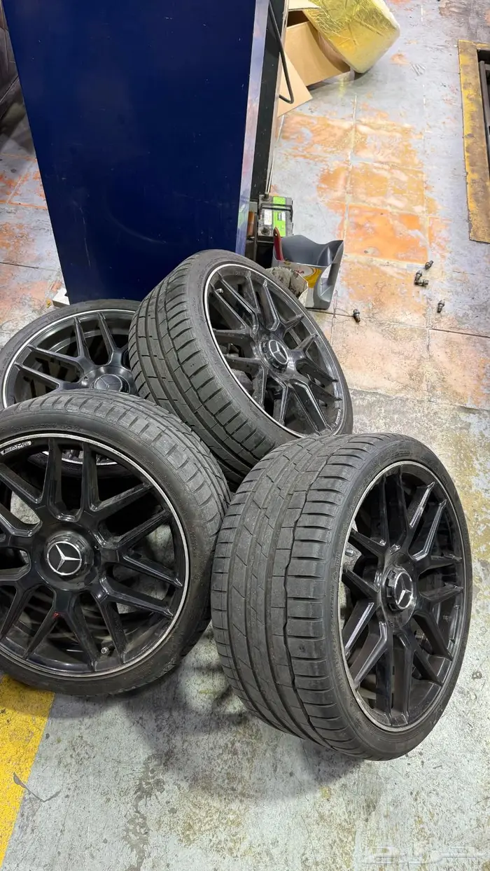 جنوط مرسيدس c63 مع كفراتها شبه جديده 0