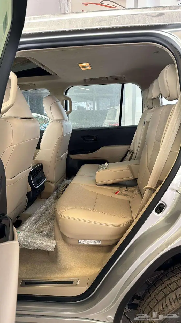 تويوتا لاندكروزر GXR L4 تنفس طبيعي خليجي 2025 - 265000 4