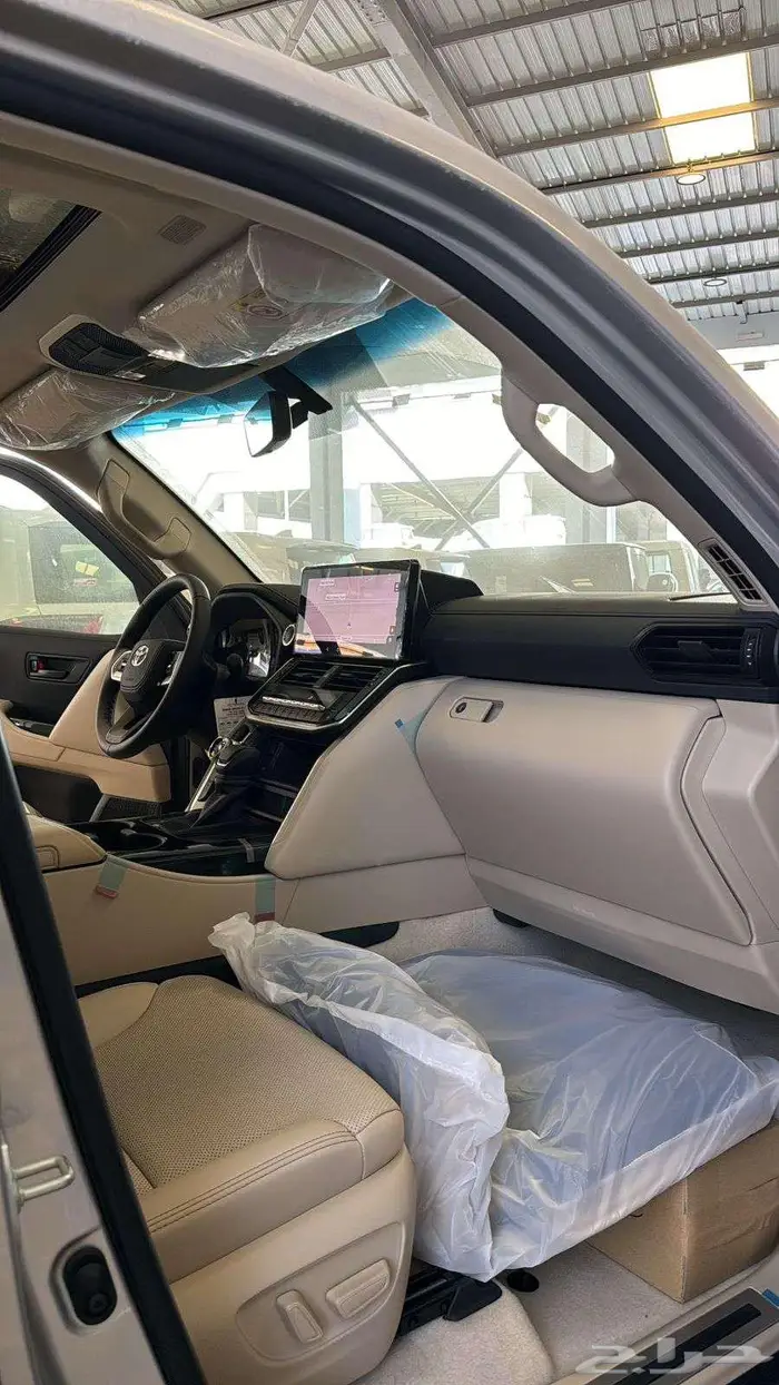تويوتا لاندكروزر GXR L4 تنفس طبيعي خليجي 2025 - 265000 1