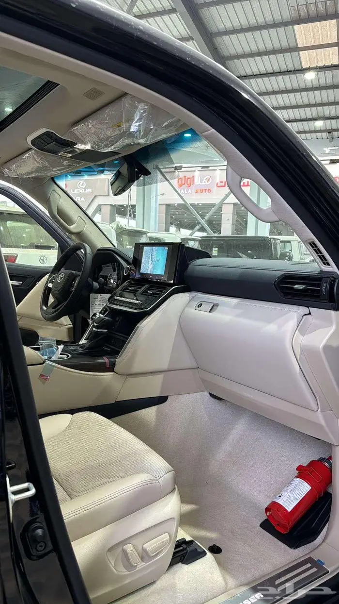 تويوتا لاندكروزر GXR L4 فل كامل بريمي 2025 - 330 3