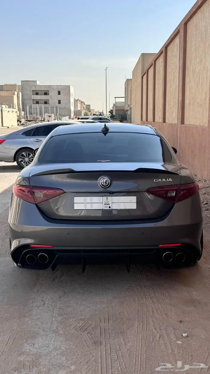 الفا روميو جوليا كوادريفوليو 5