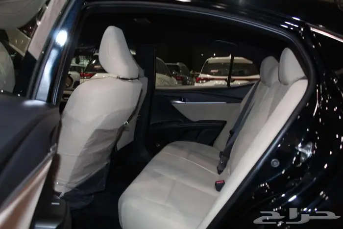 تويوتا كامري E بنزين 2025 8