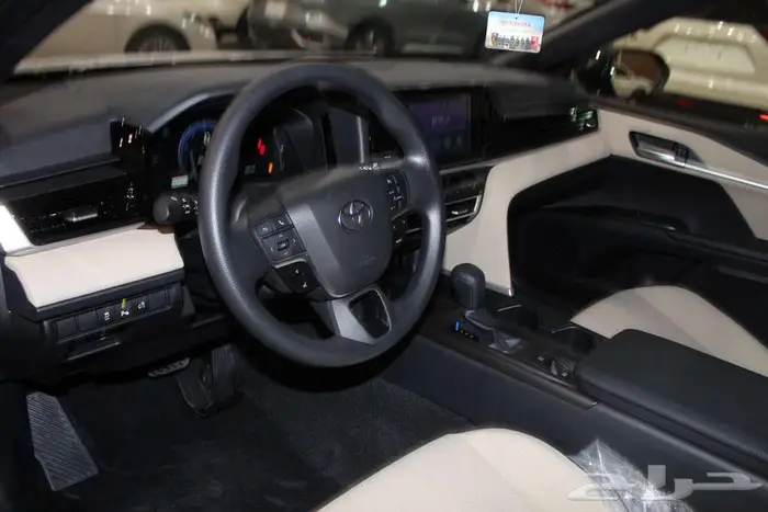 تويوتا كامري E بنزين 2025 12