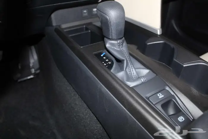 تويوتا كامري E بنزين 2025 13