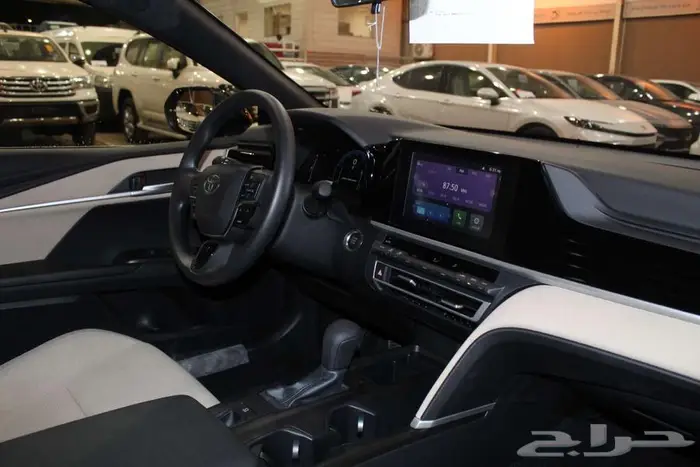 تويوتا كامري E بنزين 2025 11