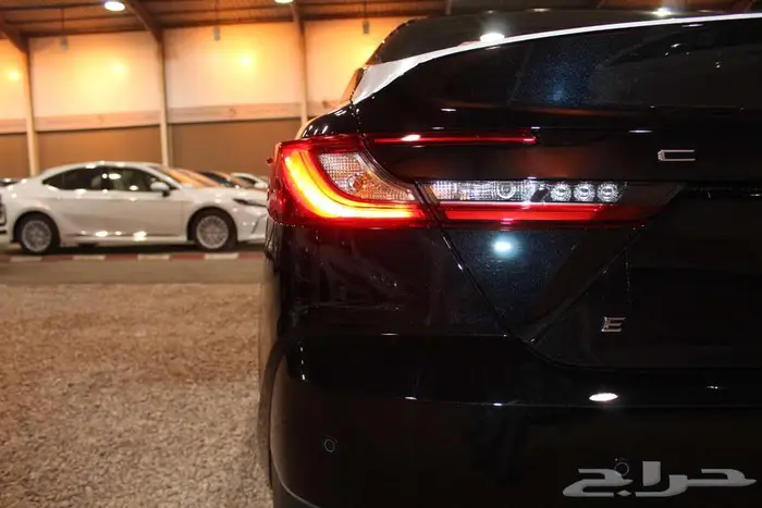 تويوتا كامري E بنزين 2025 5