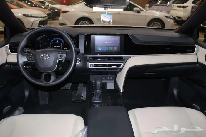 تويوتا كامري E بنزين 2025 9