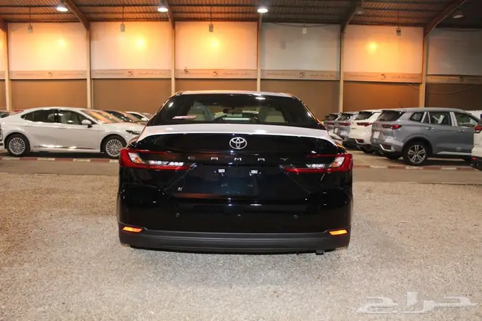 تويوتا كامري E بنزين 2025 4