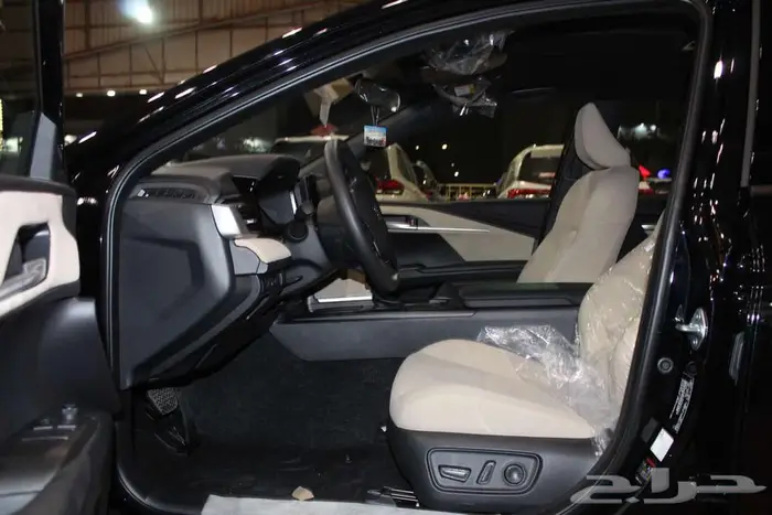 تويوتا كامري E بنزين 2025 7