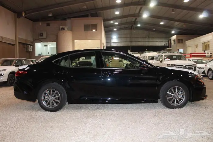 تويوتا كامري E بنزين 2025 3