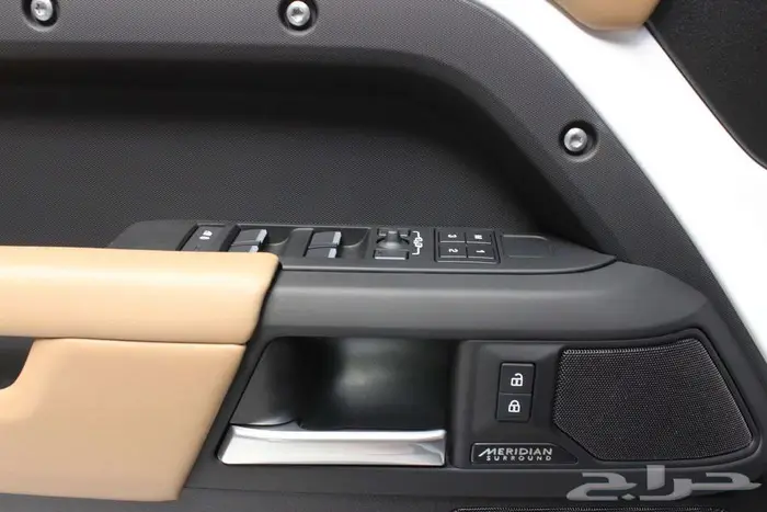 2025 Land Rover Defender 110 X-Dynamic SE 30