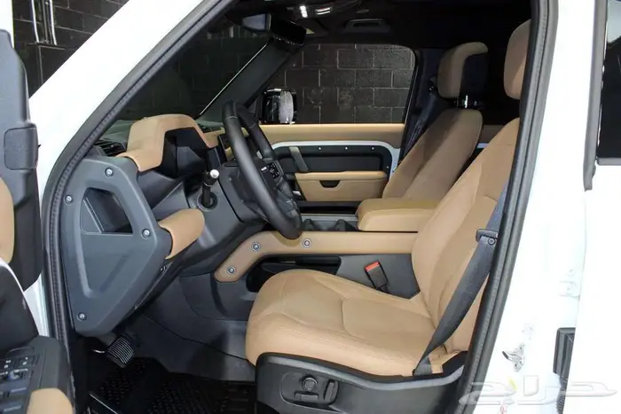 2025 Land Rover Defender 110 X-Dynamic SE 32