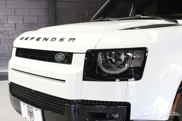 2025 Land Rover Defender 110 X-Dynamic SE 14