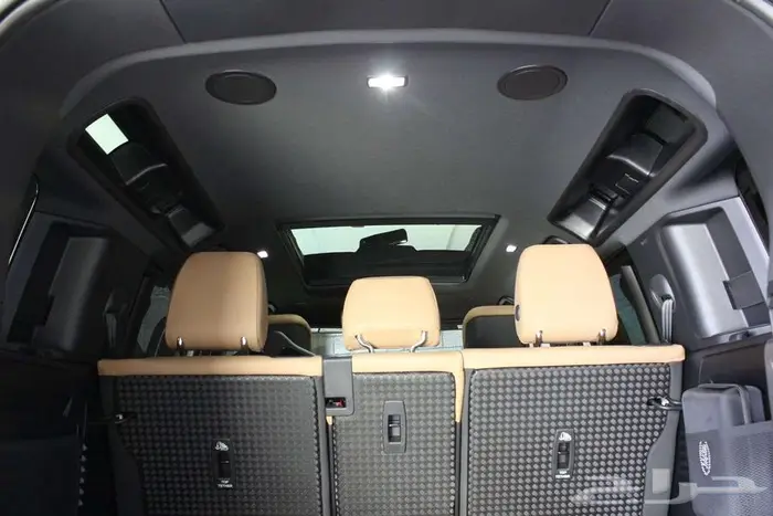 2025 Land Rover Defender 110 X-Dynamic SE 28