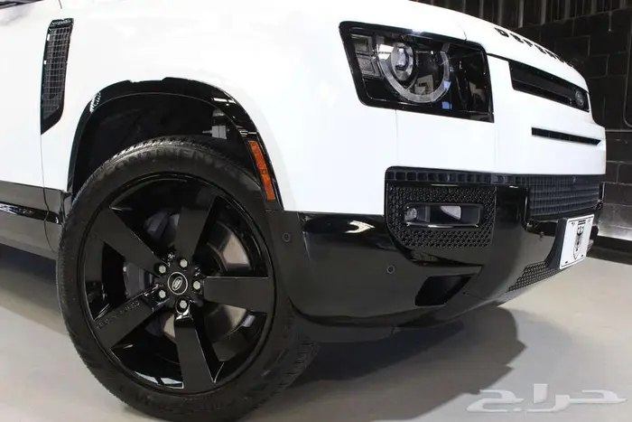 2025 Land Rover Defender 110 X-Dynamic SE 3