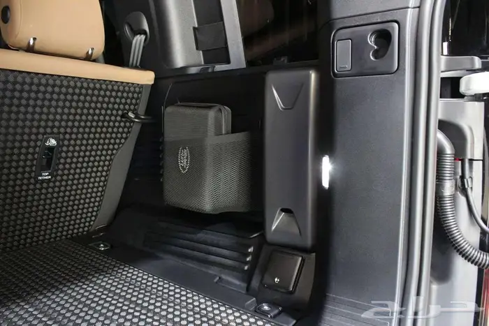 2025 Land Rover Defender 110 X-Dynamic SE 31