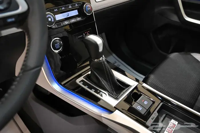 تويوتا فيلوز GLX بنزين 2025 8