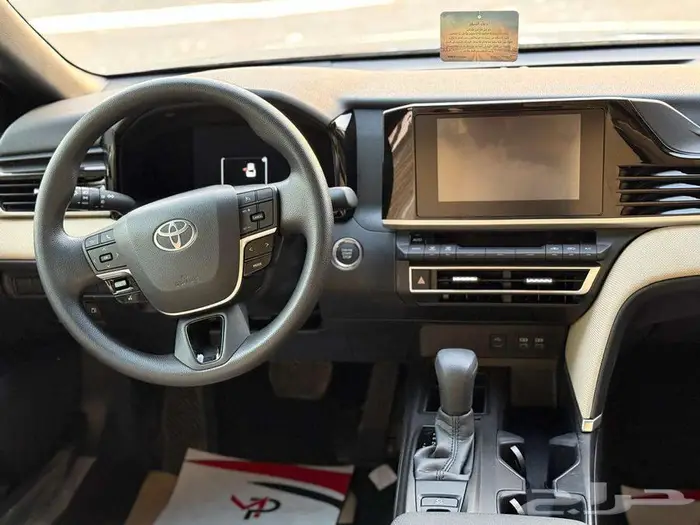 تويوتا كامري E هايبرد 2025 اعلي أداء باقل استهلاك 11