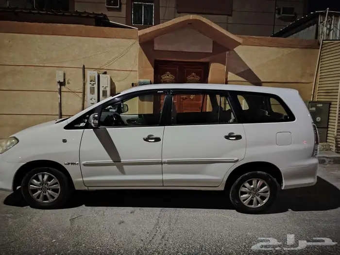 تيوتا انوفا 2010 5