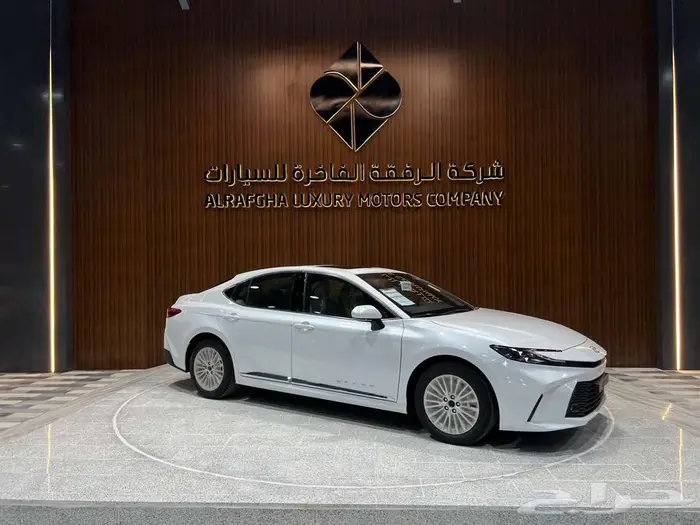 تويوتا كامري LE نص فل بنزين موديل 2025 0