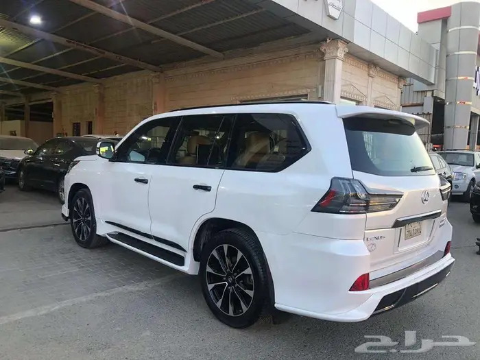 جيب لكزس LX 570 سعودي بلاك اديشن 2021 أبيض داخل جملي 5