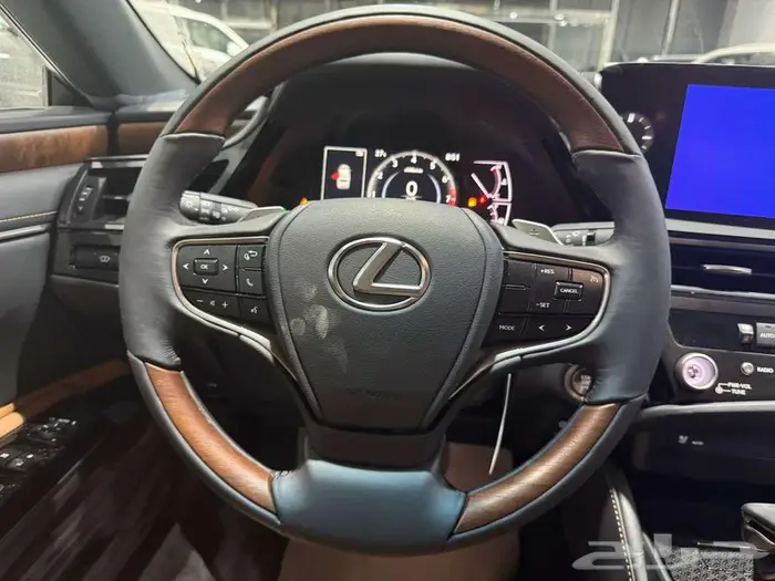 لكزس ES 350 بريمي CC بانوراما بروجيكتر 2025 اللون ابيض 5