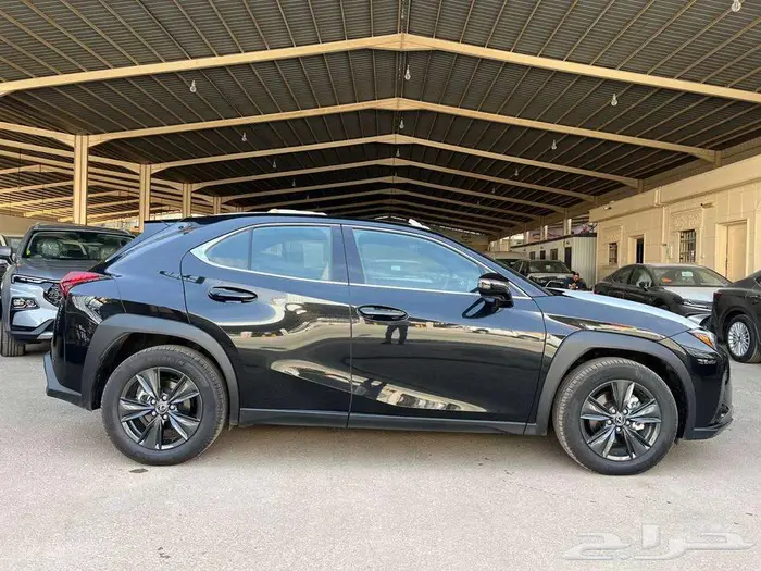 لكزس UX 300-AH هايبرد 2024 9
