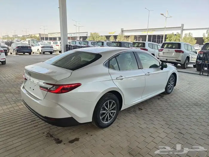 تويوتا كامري E بنزين 2025 سعودي 11