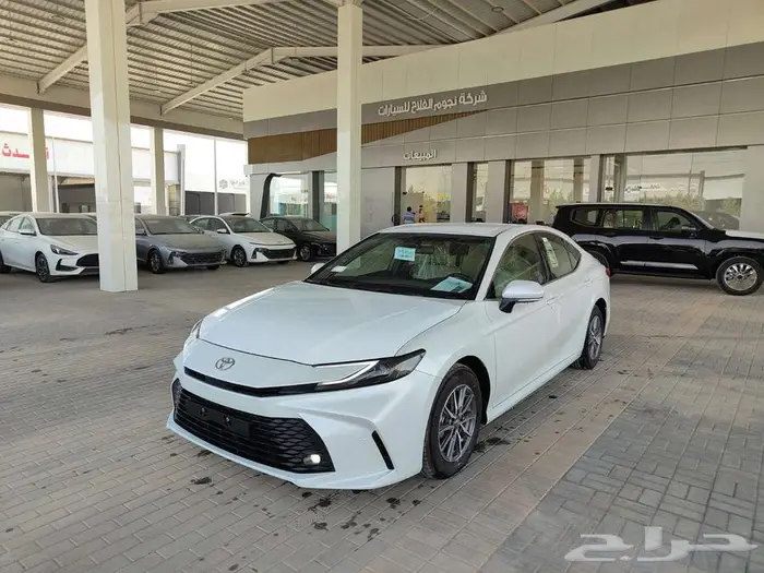 تويوتا كامري E بنزين 2025 سعودي 1