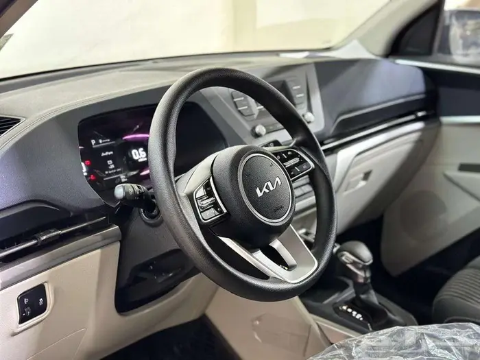 كيا كارينز GL موديل 2024 6