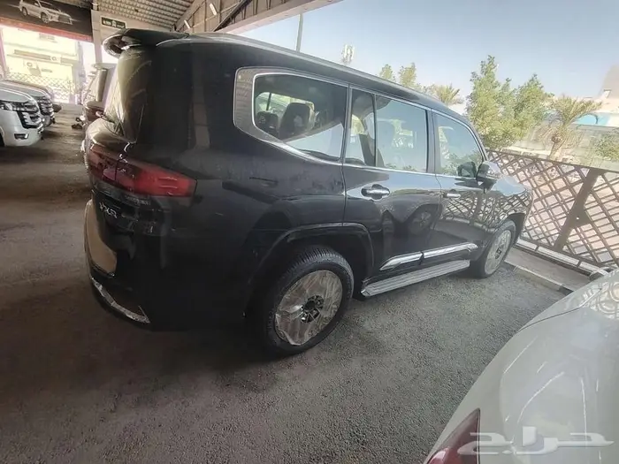لاندكروزر VXR موديل 2025 بنزين حبه فقط لون اسود 12
