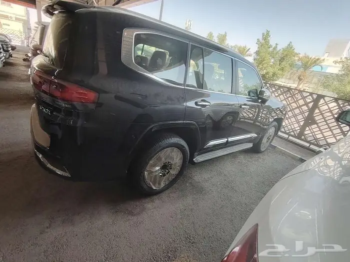 لاندكروزر VXR موديل 2025 بنزين حبه فقط لون اسود 13