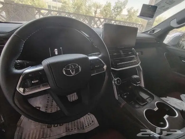 لاندكروزر VXR موديل 2025 بنزين حبه فقط لون اسود 32
