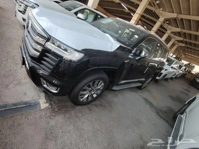 لاندكروزر VXR موديل 2025 بنزين حبه فقط لون اسود 0