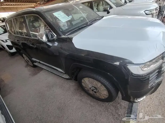 لاندكروزر VXR موديل 2025 بنزين حبه فقط لون اسود 5
