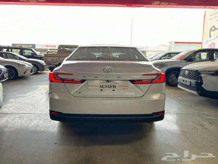 تويوتا كامري LE نص فل بنزين موديل 2025 3