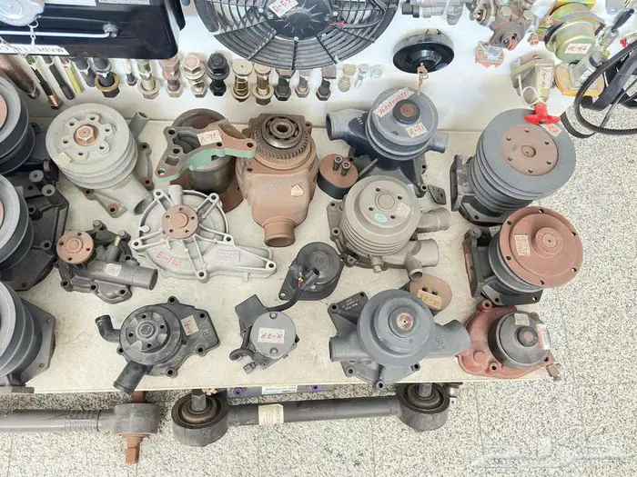 Trucks Parts   جميع أنواع قطع غيار الشاحنات والمعدات الثقيلة 13