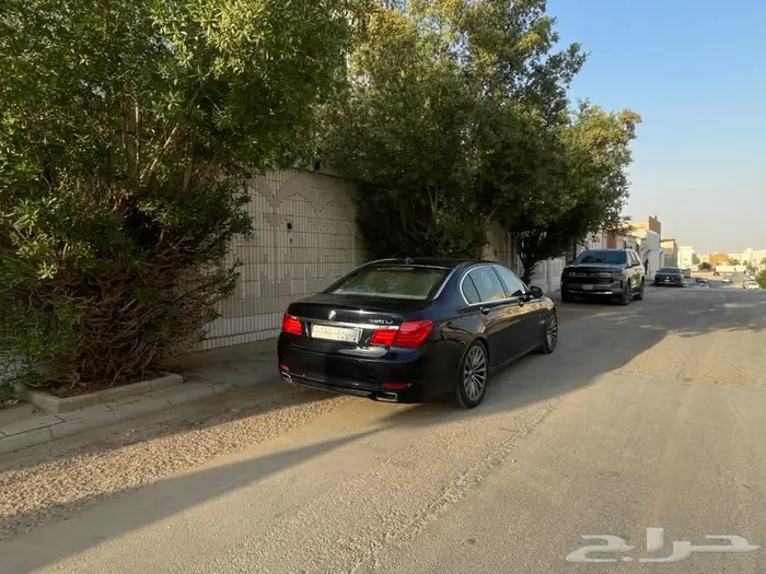 Bmw 740 لوحة مميزة 1