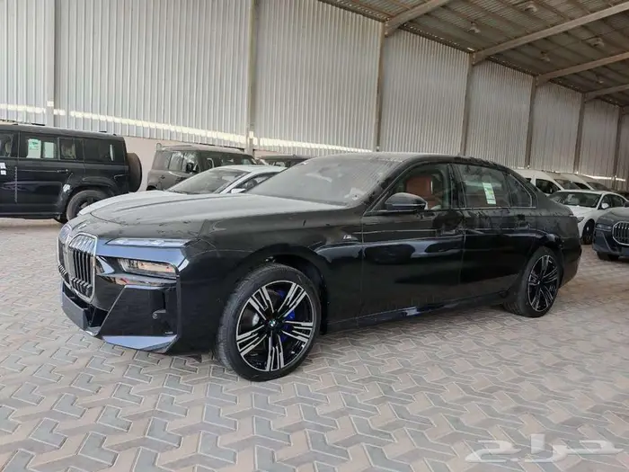 بي ام دبليو 735i موديل 2026 اسود رمادي خليجي 4