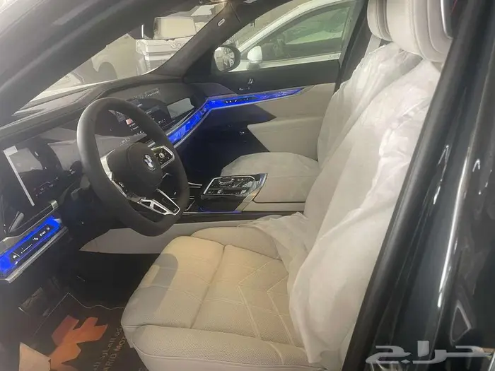 بي ام دبليو 735i موديل 2026 اسود رمادي خليجي 23