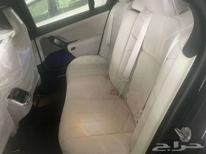 بي ام دبليو 735i موديل 2026 اسود رمادي خليجي 26