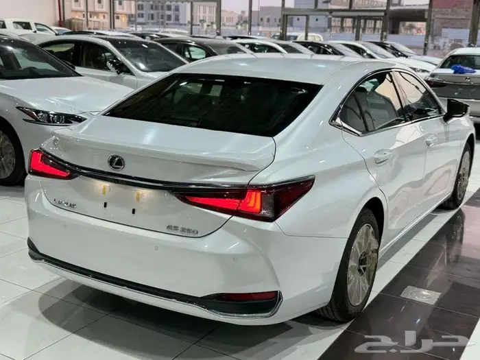 لكزس ES 250 بريمي فتحة سقف 2025 لون ابيض 3