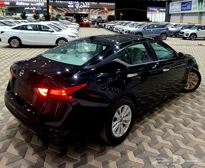 نيسان التيما S 2025 10