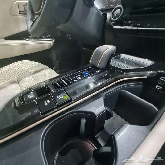 كراون برستيج هايبرد 2026 11