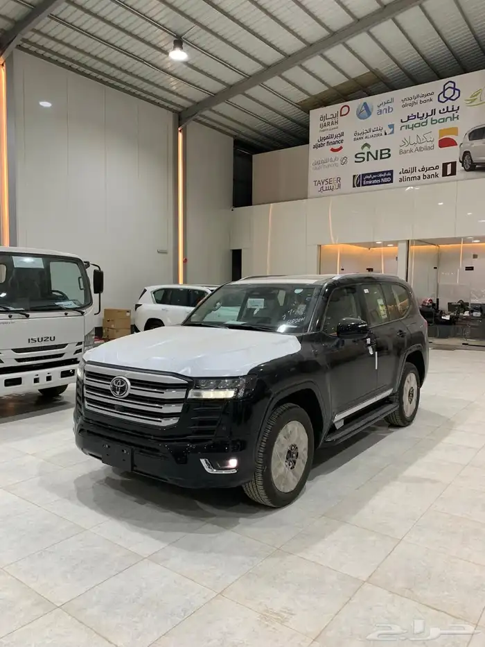 لاندكروزر L4 سعودي 2025 اسود بنزين أصفار 1
