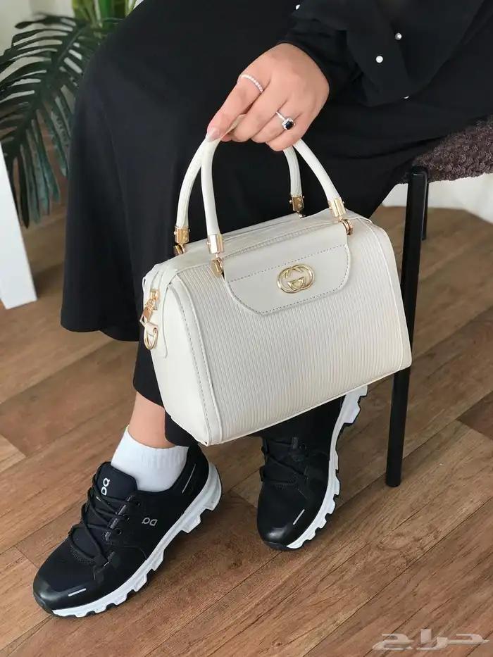 اطقم شنط وشوزات نسائية ماركات منوعه230 فقط 25