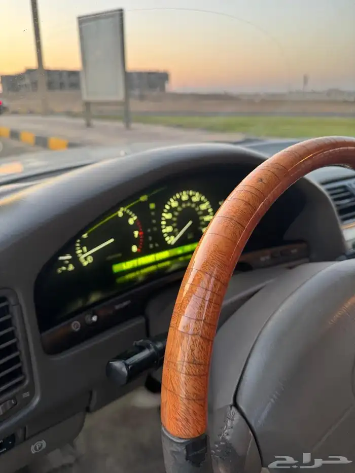 لكزس LS400 مديل 2000 9